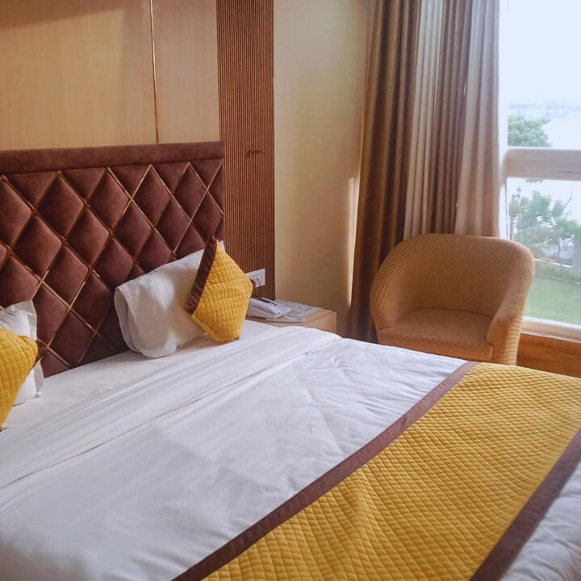 Hotel Lake View Grand Lucknow Dış mekan fotoğraf