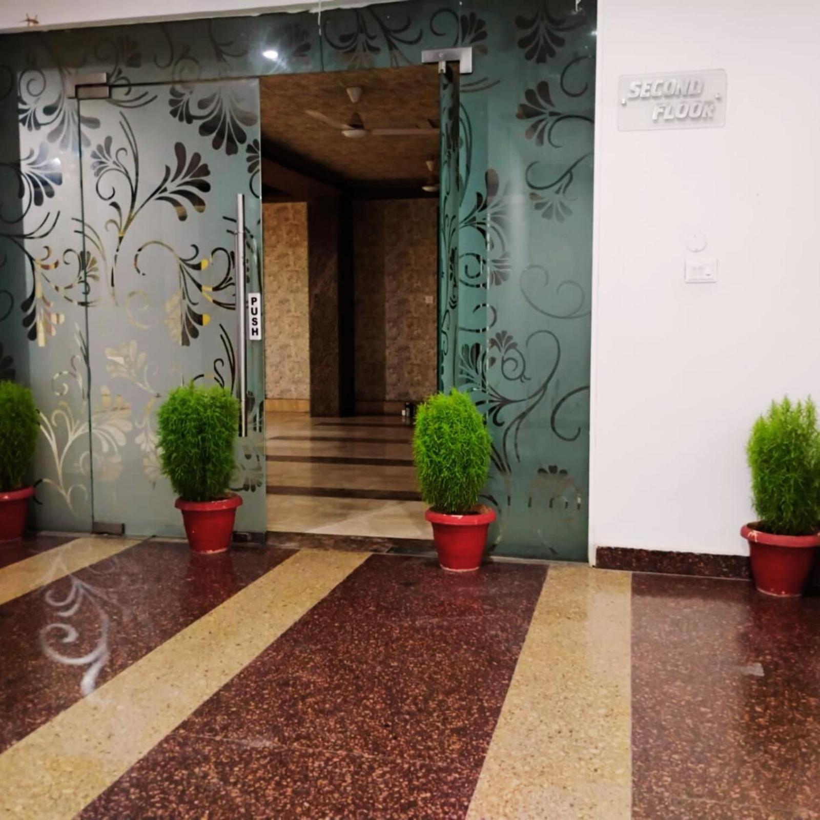 Hotel Lake View Grand Lucknow Dış mekan fotoğraf