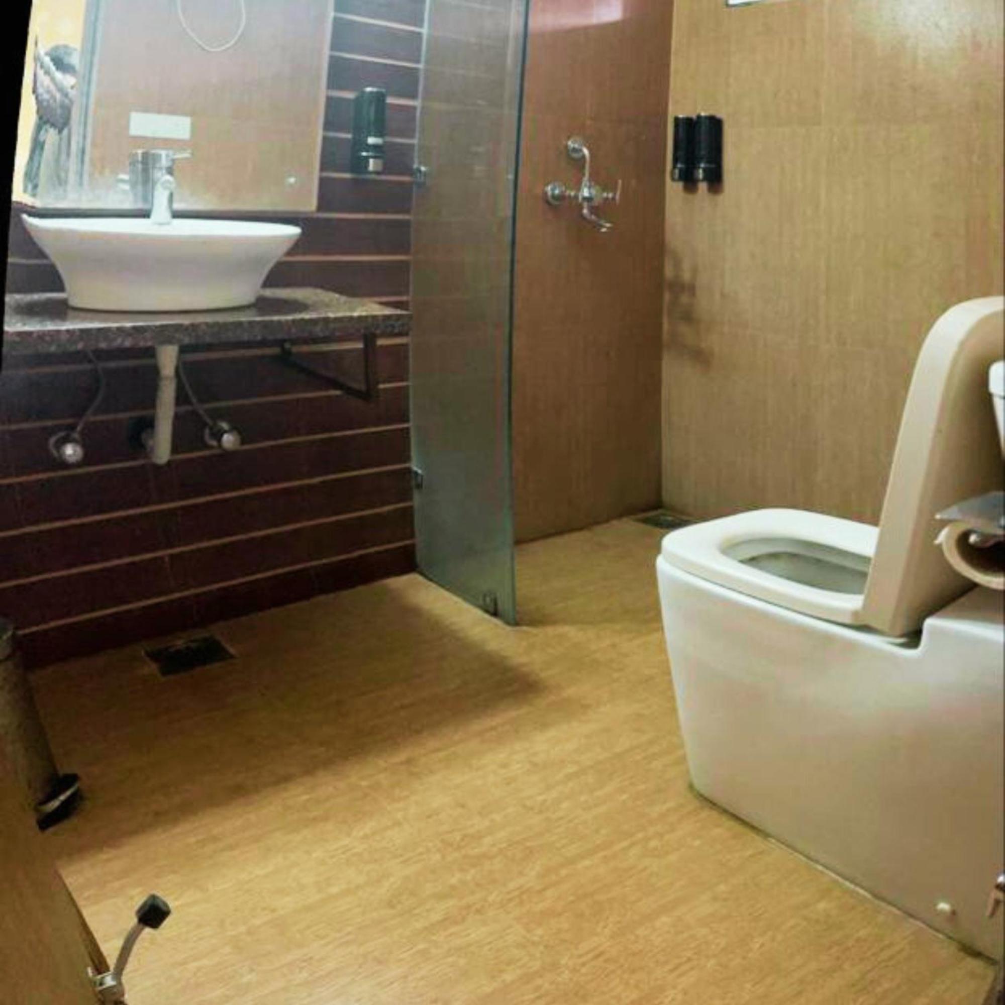 Hotel Lake View Grand Lucknow Dış mekan fotoğraf