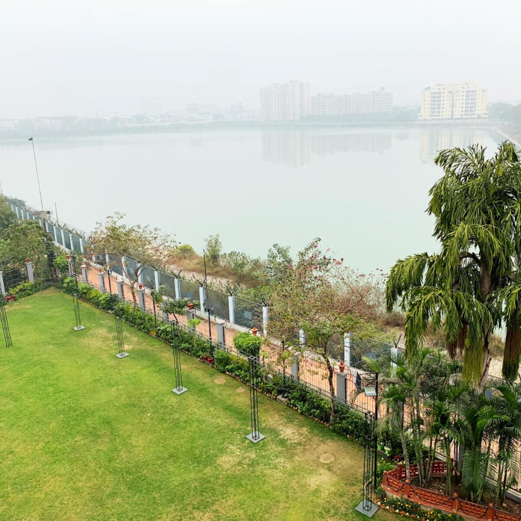 Hotel Lake View Grand Lucknow Dış mekan fotoğraf