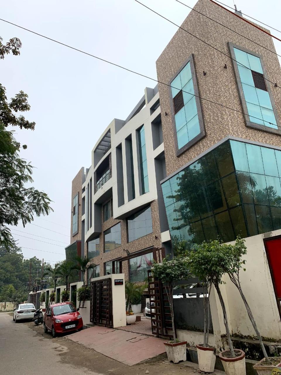 Hotel Lake View Grand Lucknow Dış mekan fotoğraf
