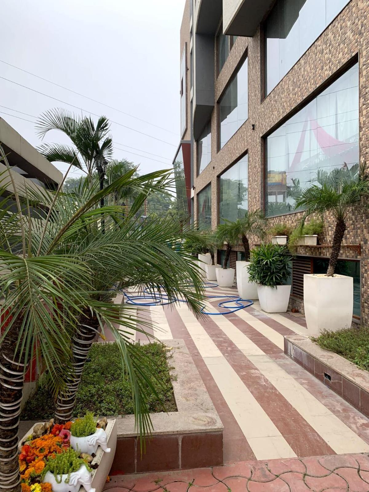 Hotel Lake View Grand Lucknow Dış mekan fotoğraf