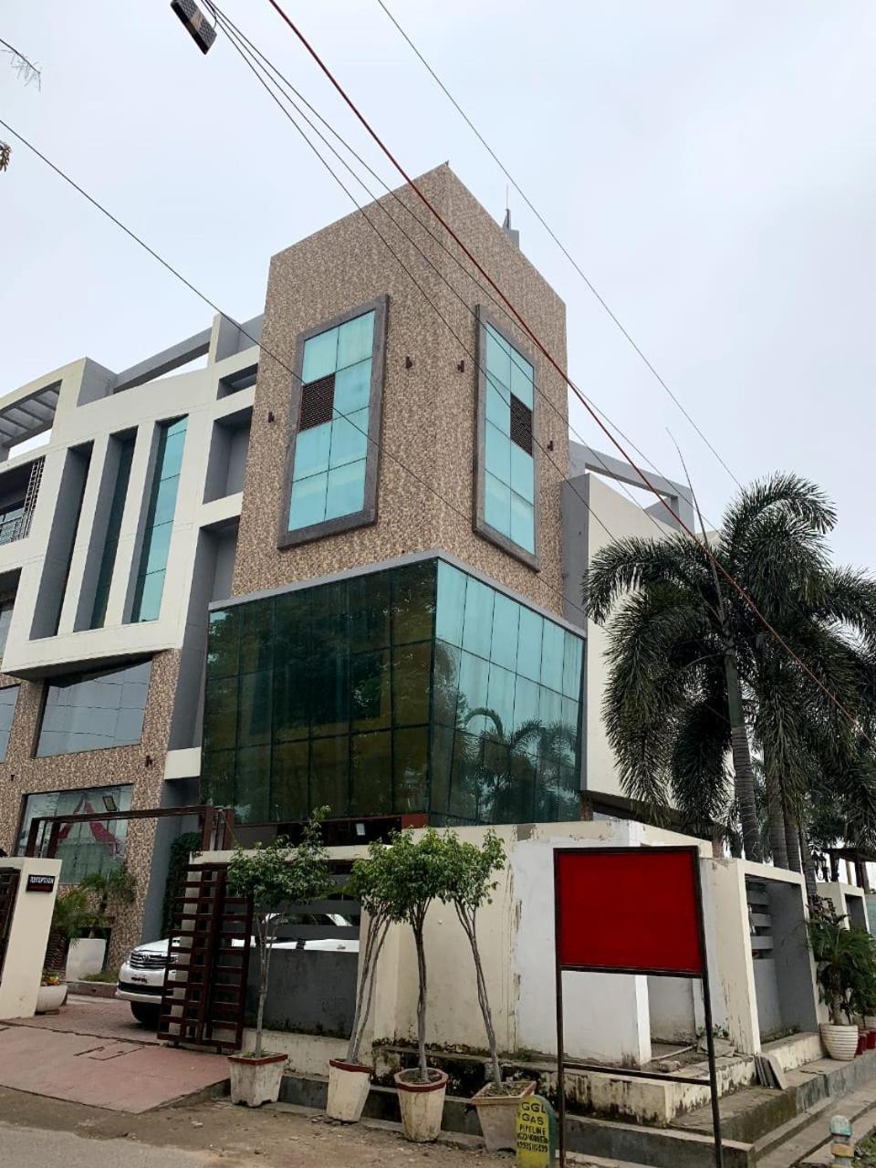 Hotel Lake View Grand Lucknow Dış mekan fotoğraf
