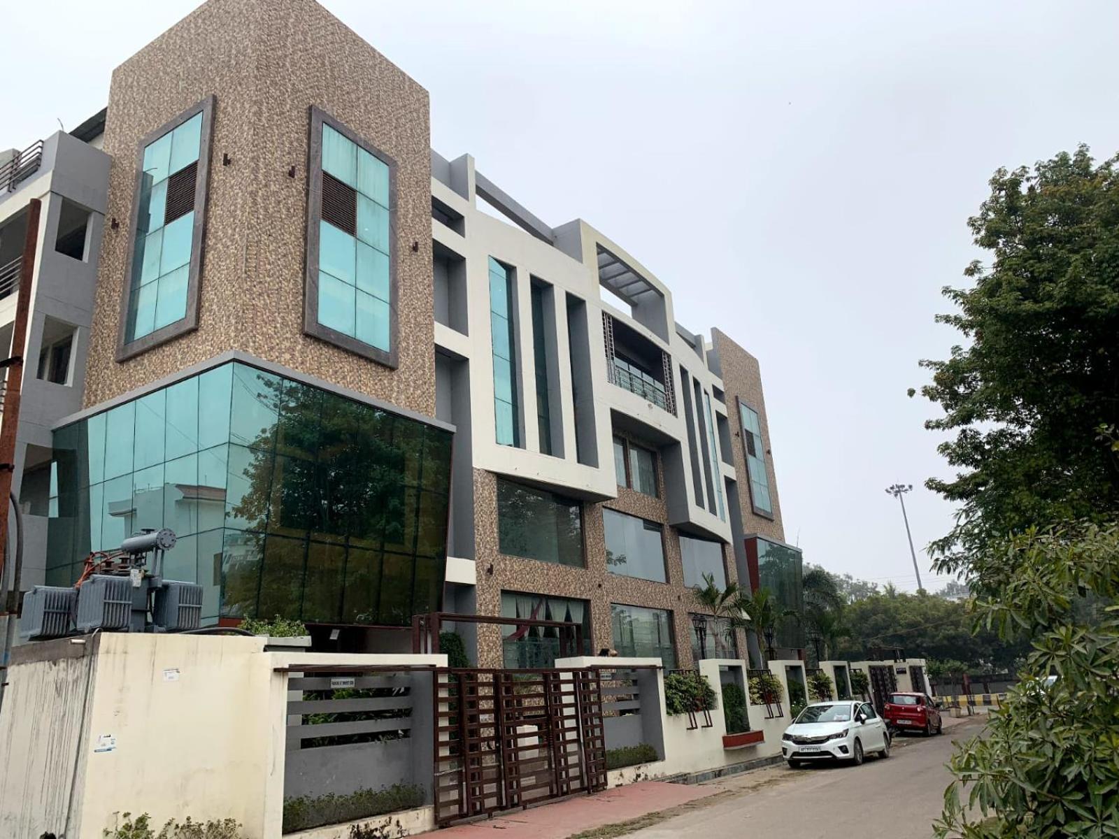 Hotel Lake View Grand Lucknow Dış mekan fotoğraf