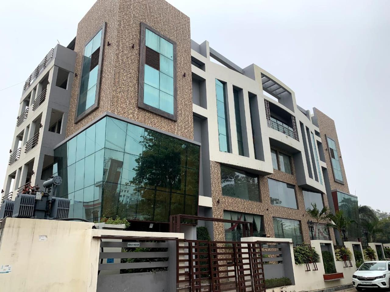 Hotel Lake View Grand Lucknow Dış mekan fotoğraf