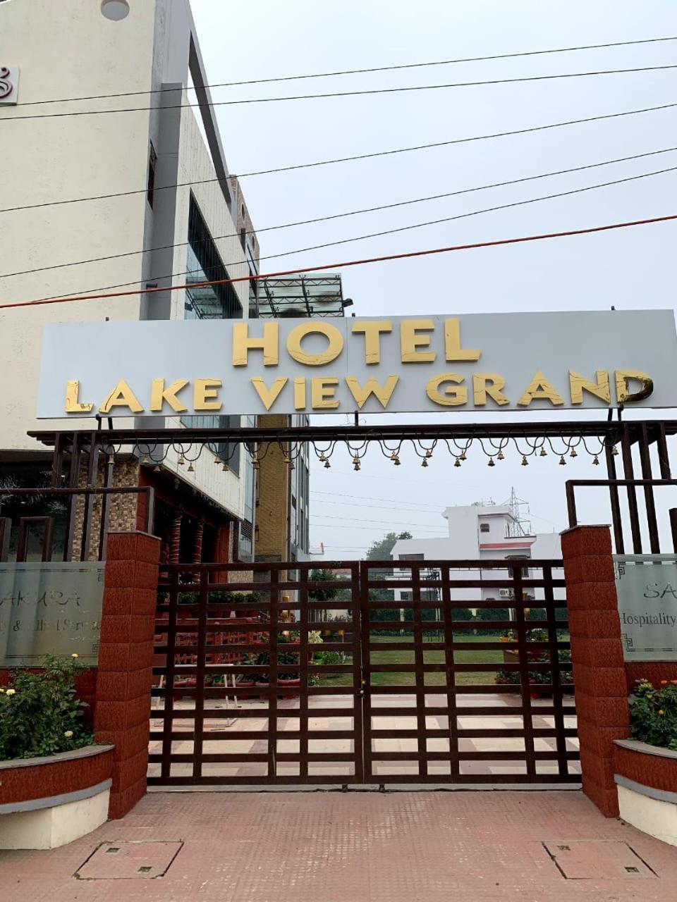 Hotel Lake View Grand Lucknow Dış mekan fotoğraf