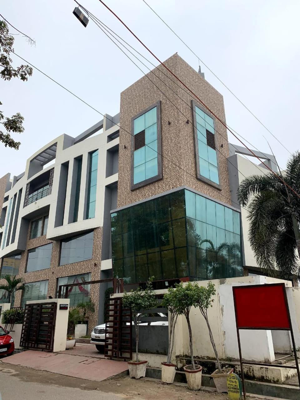 Hotel Lake View Grand Lucknow Dış mekan fotoğraf