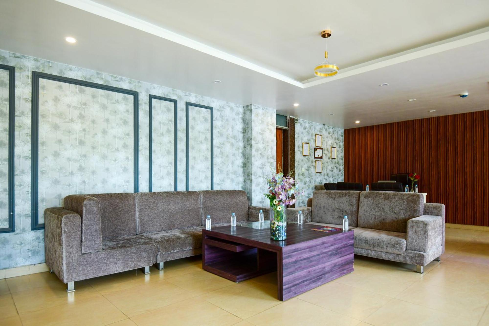 Hotel Lake View Grand Lucknow Dış mekan fotoğraf