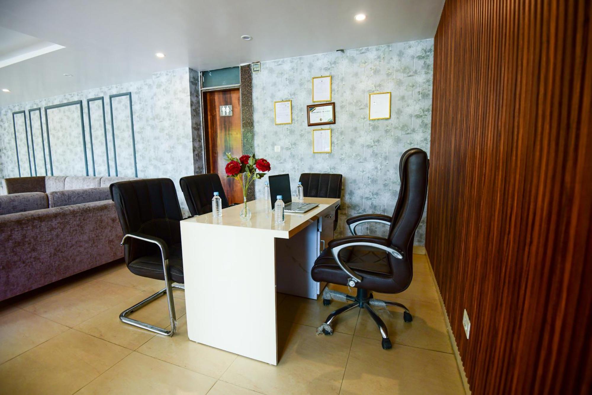 Hotel Lake View Grand Lucknow Dış mekan fotoğraf