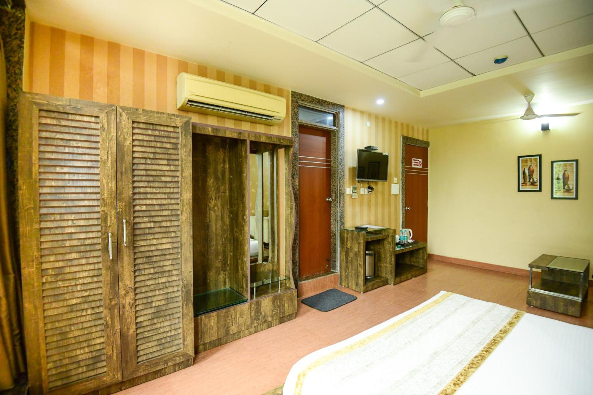 Hotel Lake View Grand Lucknow Dış mekan fotoğraf