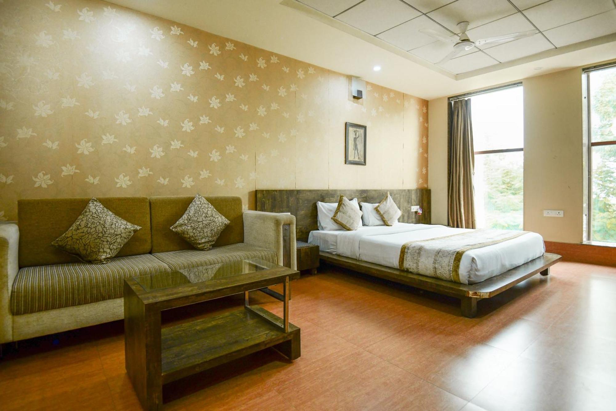 Hotel Lake View Grand Lucknow Dış mekan fotoğraf