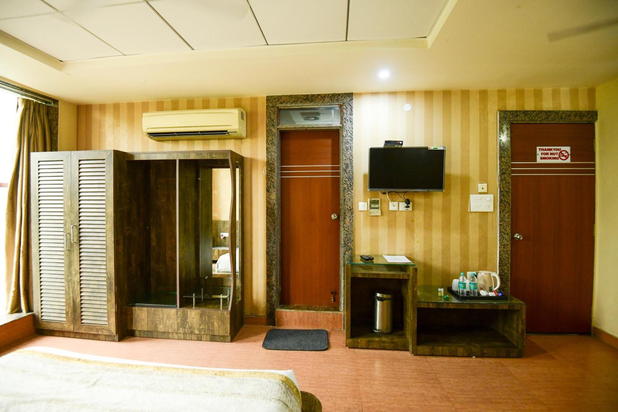 Hotel Lake View Grand Lucknow Dış mekan fotoğraf